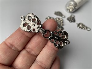 Norske hægter - detaljerede, fine og i sølv, 60 mm